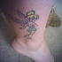 Le tatouage de Tinkerbell sur la cheville