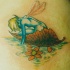 Tatuaje de una hada azul en la hoja