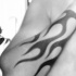 Tatuaje negro de llamas en fuego
