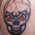 cranio arrabiato in fiamme nera tatuaggio
