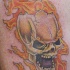 cranio arrabiato in fiamme tatuaggio