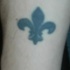 Mal tatouage de fleur de lyse