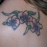 Le tatouage de trois fleurs élégantes