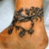 Tatuaje de flores en tobillo