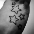 Tatuaggio non colorato le stelle