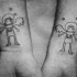 austronauto  maschio e femmina tatuaggio sul polso