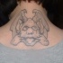 Le tatouage de grimmace de la gargouille sur le cou
