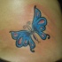 tatuaje colorido de mariposa azul