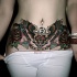 tatuaje sexy colorido de rosas con águila