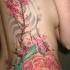 tatuaje colorido obra de arte de flores y arbol sakura