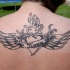 Cuore con ali tatuaggio sulla schiena