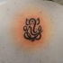 tatuaje minimalista de la deidad de Ganesha