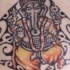 tatuaje de Ganesha bailando en tracería tribal