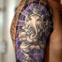 tatuaje de Ganesha bailando en el fondo morado