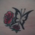 La farfalla nera e le rose tatuate