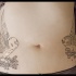 Tatuaggio simmetrico sulla pancia due gufi non colorati