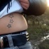 Tre stelline tatuate sulla pancia