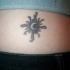 Disegno in forma di sole tatuato