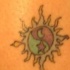 tatuaje de símbolos de la luna y el sol