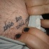 tatuaje casero de escritos