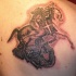 tatuaje de caballero matando  a una serpiente