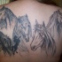 tatuaje en la espalda de manada de caballos