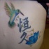 colibri con geroglifici cinesi tatuaggio
