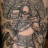 el tatuaje realista detallado de una guerrero azteca