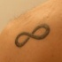 piccolo nero simbolo infinito tatuaggio