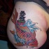 Tatuaje en la cadera de una carpa koi
