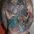 samurai e drago volante colorato sulla schiena tatuaggio