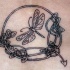 Tatuaje de nudo con libélula dentro