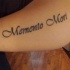 memento mori sul braccio tatuaggio
