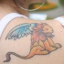 El tatuaje de un leon angel con alas en color