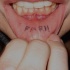 Tatuaggio sul labbro 