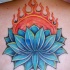 loto blu in fiamme tatuaggio