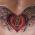 Tatuaggio sulla lombo cuore rosso con le ali