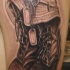 el tatuaje realista conmemorativo con los identificadores militares sombre un gorro y unas botas