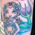 Sirène de dessin animé le tatouage en couleur