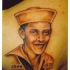 el tatuaje conmemorativo con un retrato de un marinero