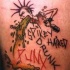 el tatujae de un punk vomitando