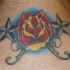 Stella navile e rosa rossa tatuaggio