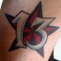 Cifra fortunata tredici sulla stella tatuaggio