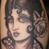 Tatuaje de chica pin up tatuaje en tinta negra