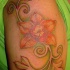 Orchidea aranciata con ornamento tatuaggio