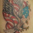Aquila e bandiera americana tatuaggio
