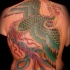 el tatuaje grande de la ave fenix colorada hecho a toda la espalda