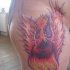 el tatuaje de la ave fenix en el fuego hecho en color