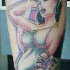 el tatuaje pin up con una chica de pelo negro