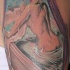 Ragazza pinup con accappatoio tatuaggio